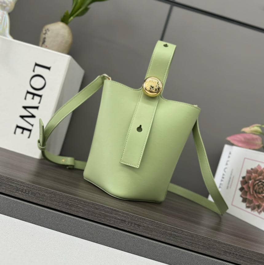 0011-New Pebble Bucket